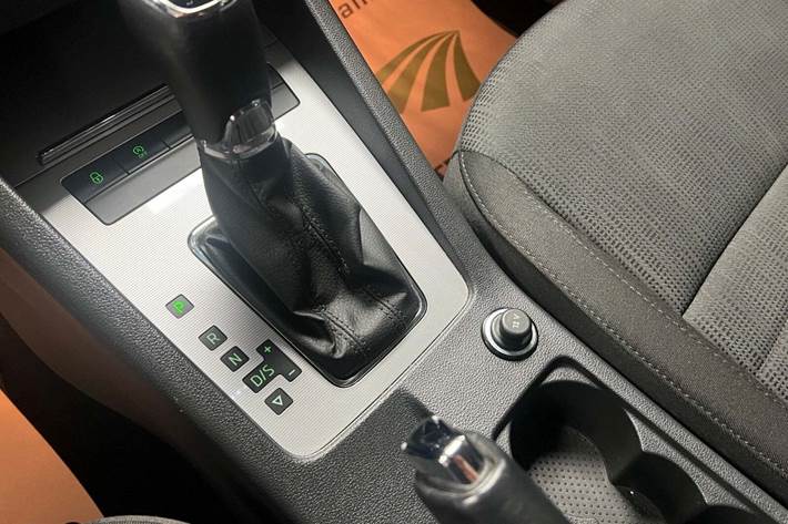 Sort Skoda Octavia fra 2015