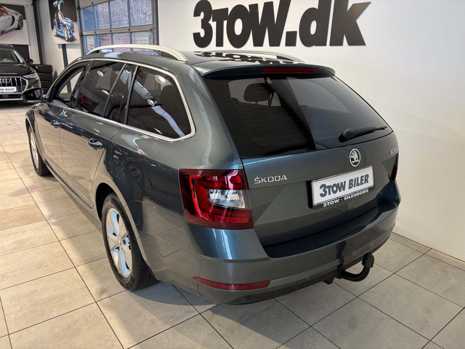 Grå Skoda Octavia fra 2018