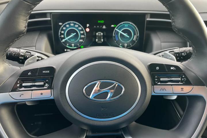 Grå Hyundai Tucson fra 2021