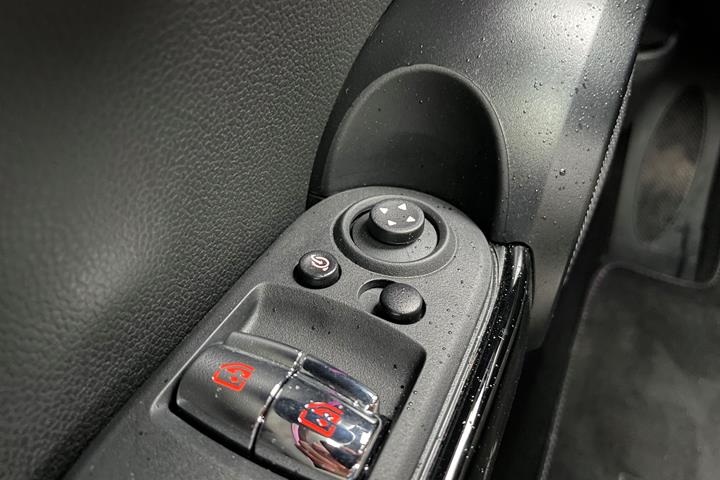 Sort Mini Cooper SE fra 2023