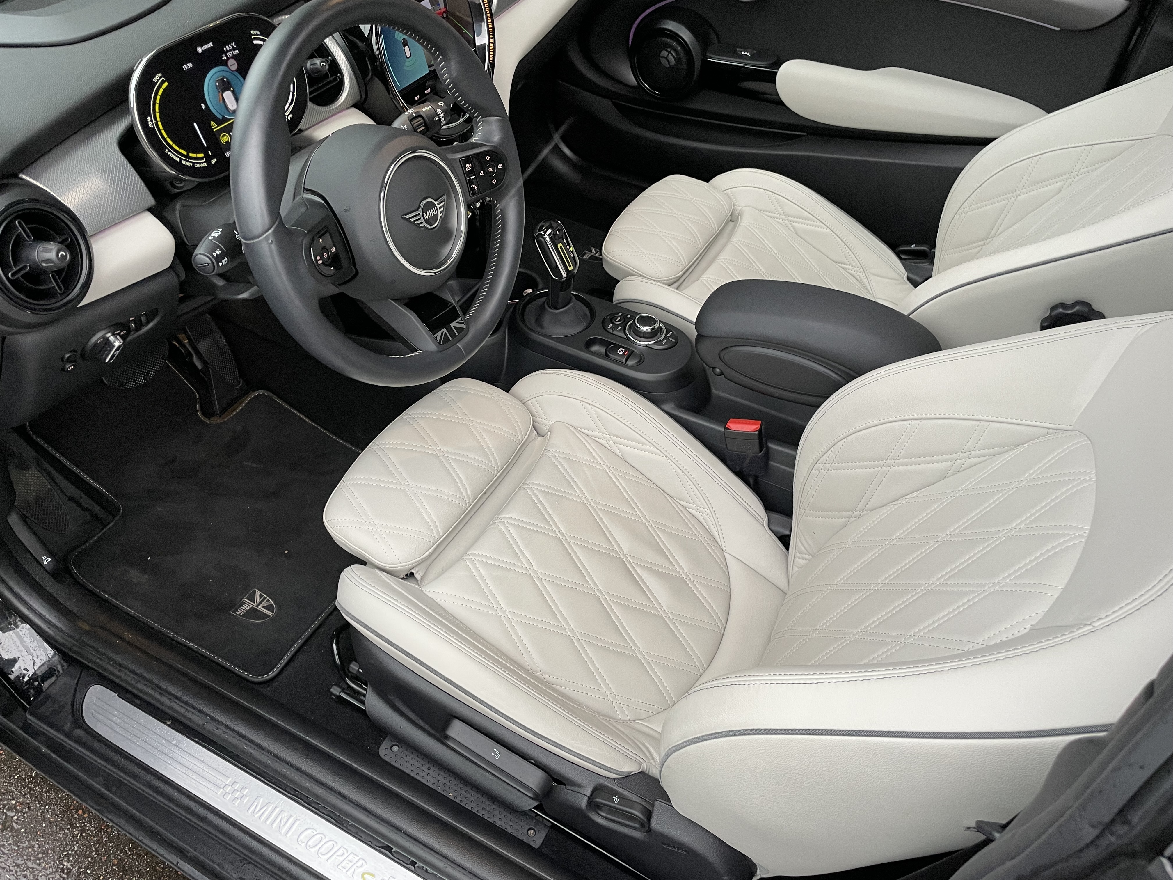 Sort Mini Cooper SE fra 2023