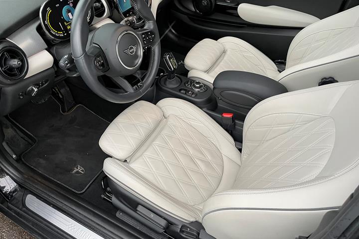 Sort Mini Cooper SE fra 2023