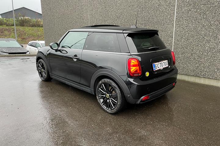 Sort Mini Cooper SE fra 2023