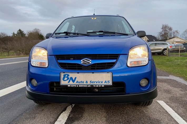 Blå Suzuki Ignis fra 2007