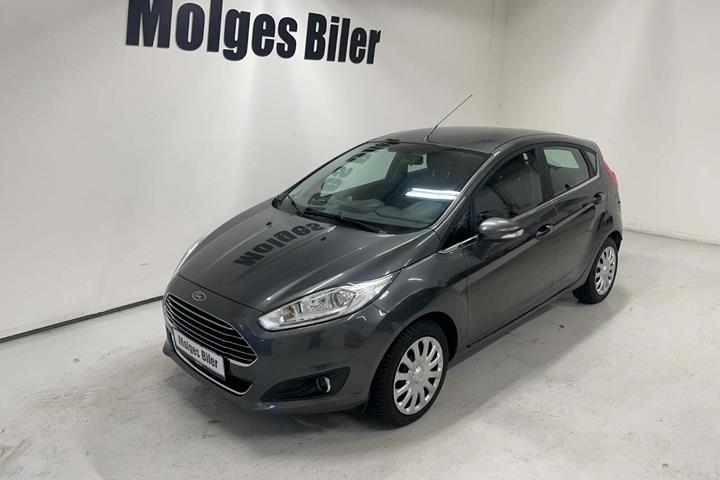 Grå Ford Fiesta fra 2015