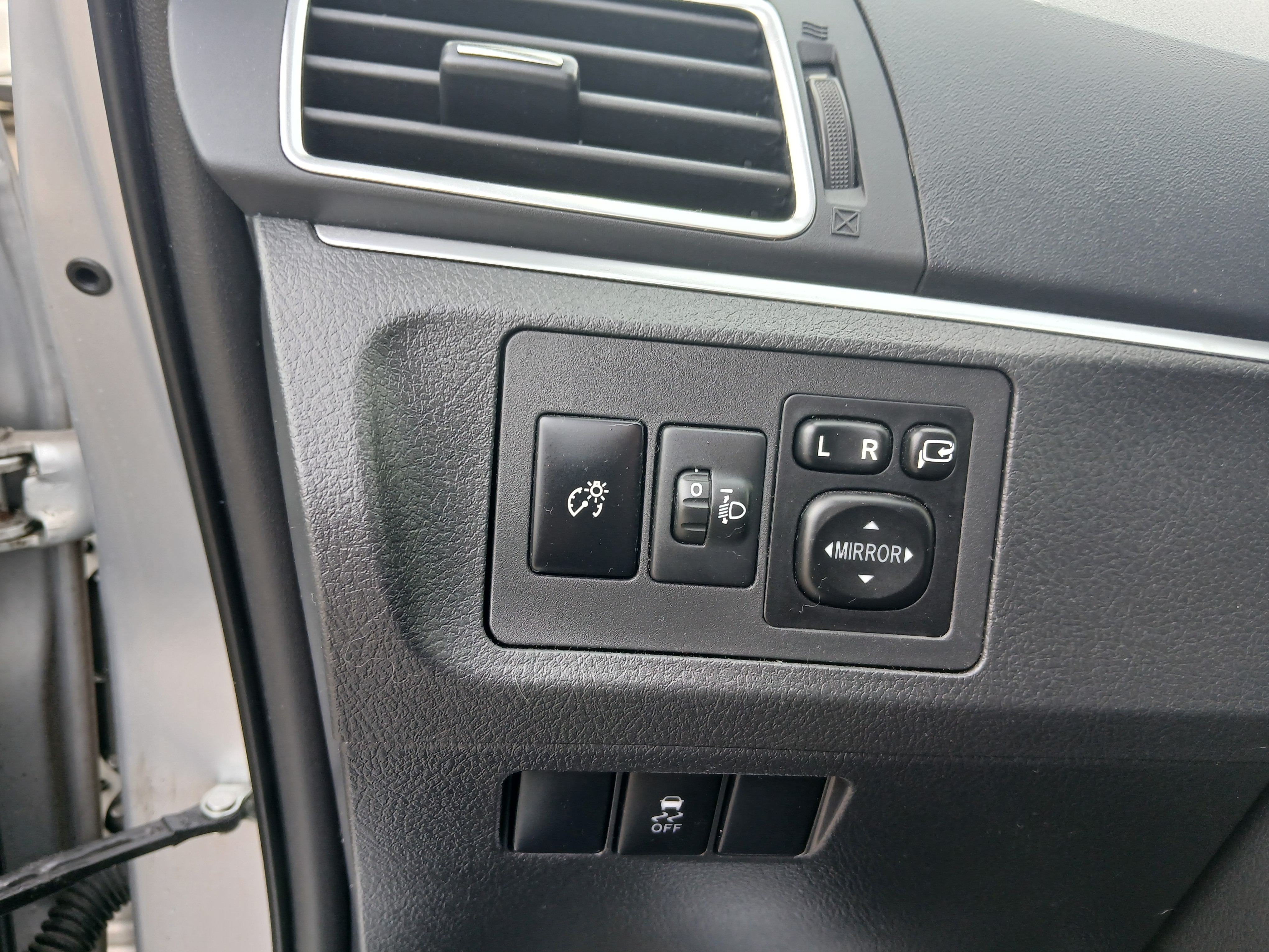 Grå Toyota Verso fra 2015