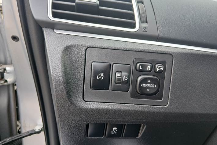 Grå Toyota Verso fra 2015