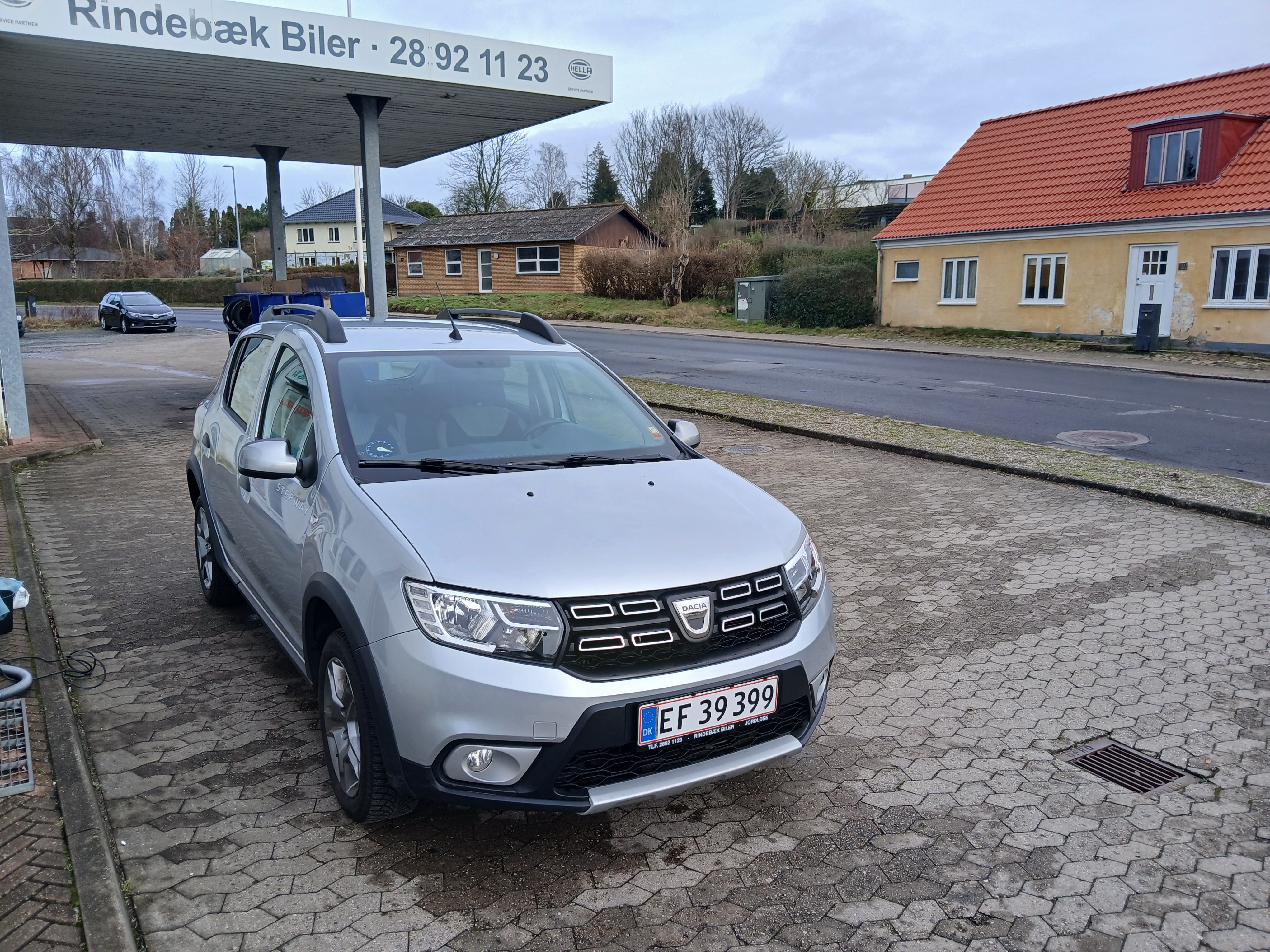 Grå Dacia Sandero fra 2020