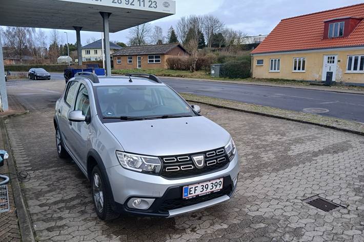 Grå Dacia Sandero fra 2020