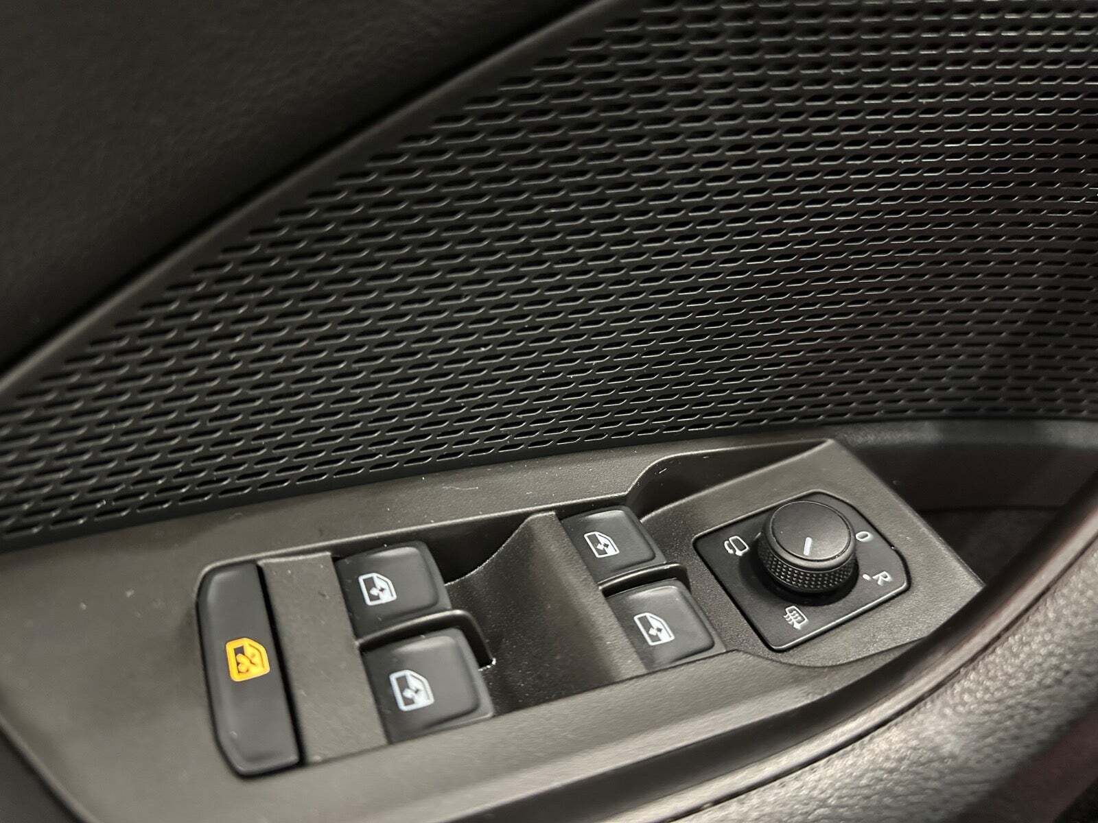 Sort Skoda Octavia fra 2021 set indefra