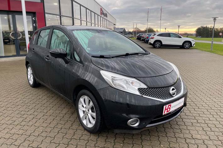 Sort Nissan Note fra 2014 set udefra