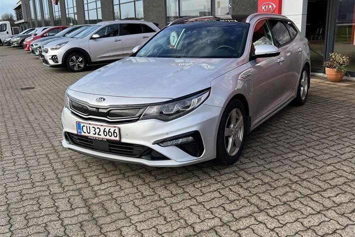 Grå Kia Optima fra 2020 set udefra