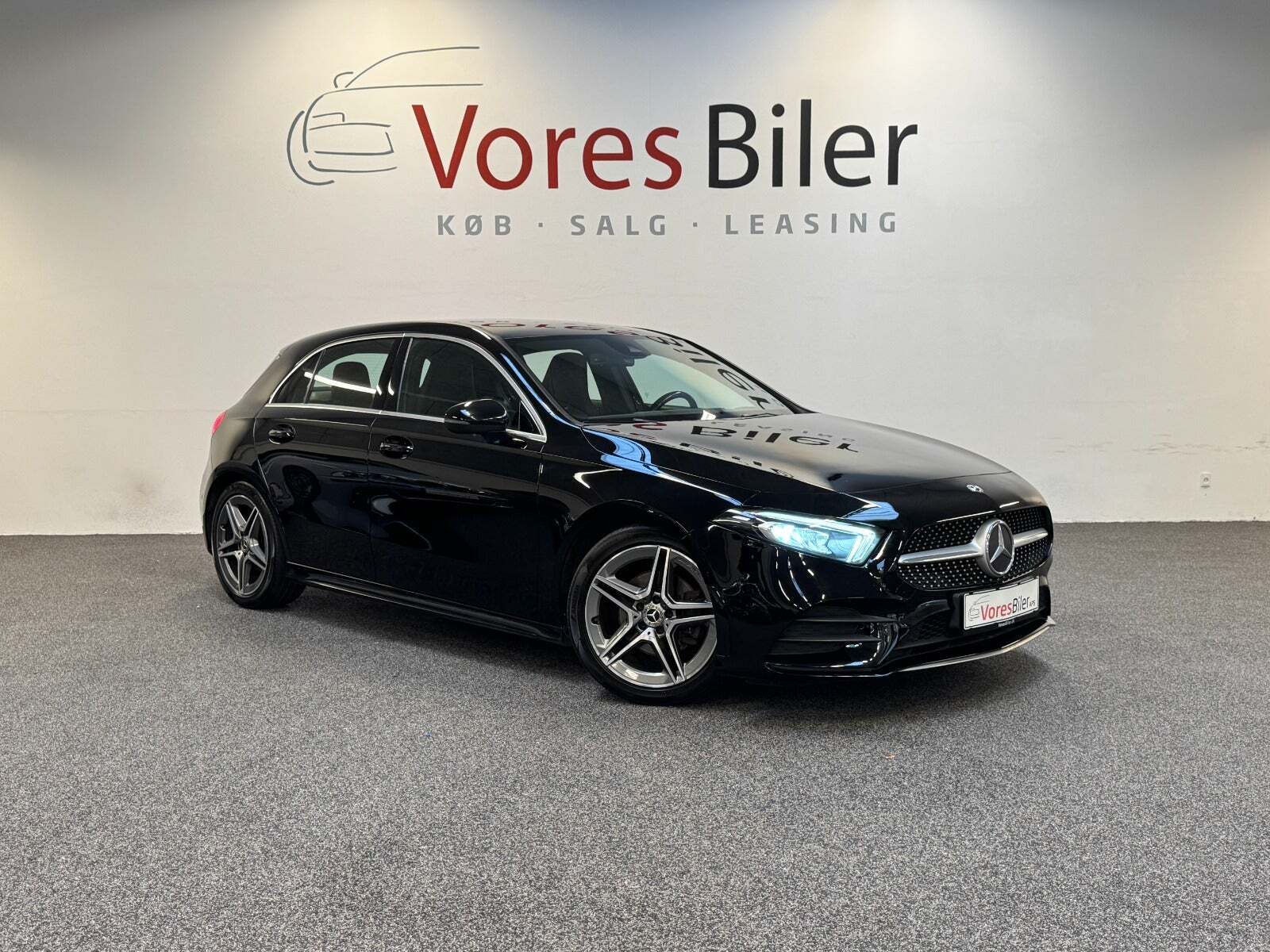 Sort Mercedes A180 d fra 2018 set udefra