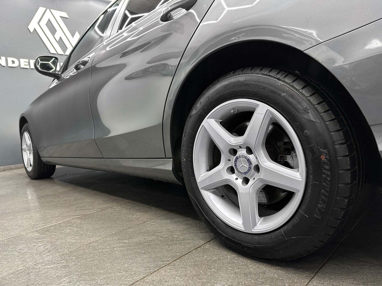 Grå Mercedes C220 d fra 2017