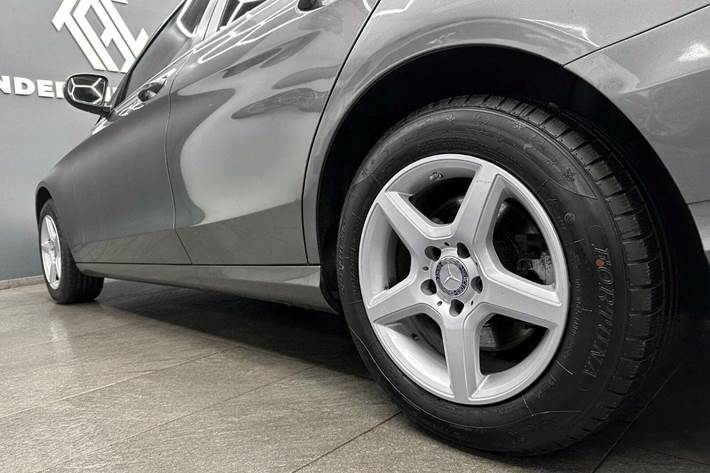 Grå Mercedes C220 d fra 2017