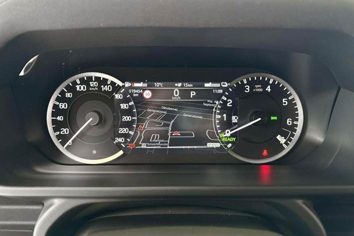 Sølv Land Rover Defender 110 fra 2022