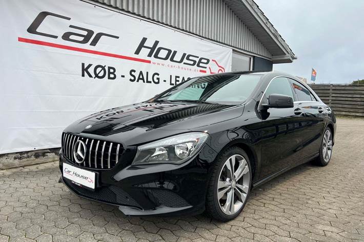 Sort Mercedes CLA200 fra 2014 set udefra
