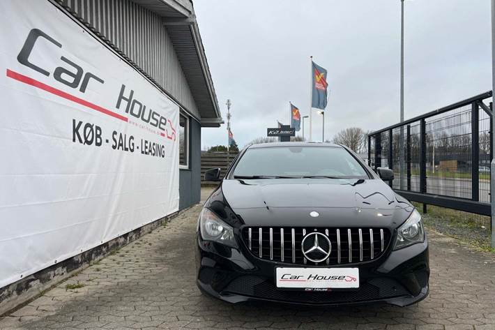 Sort Mercedes CLA200 fra 2014