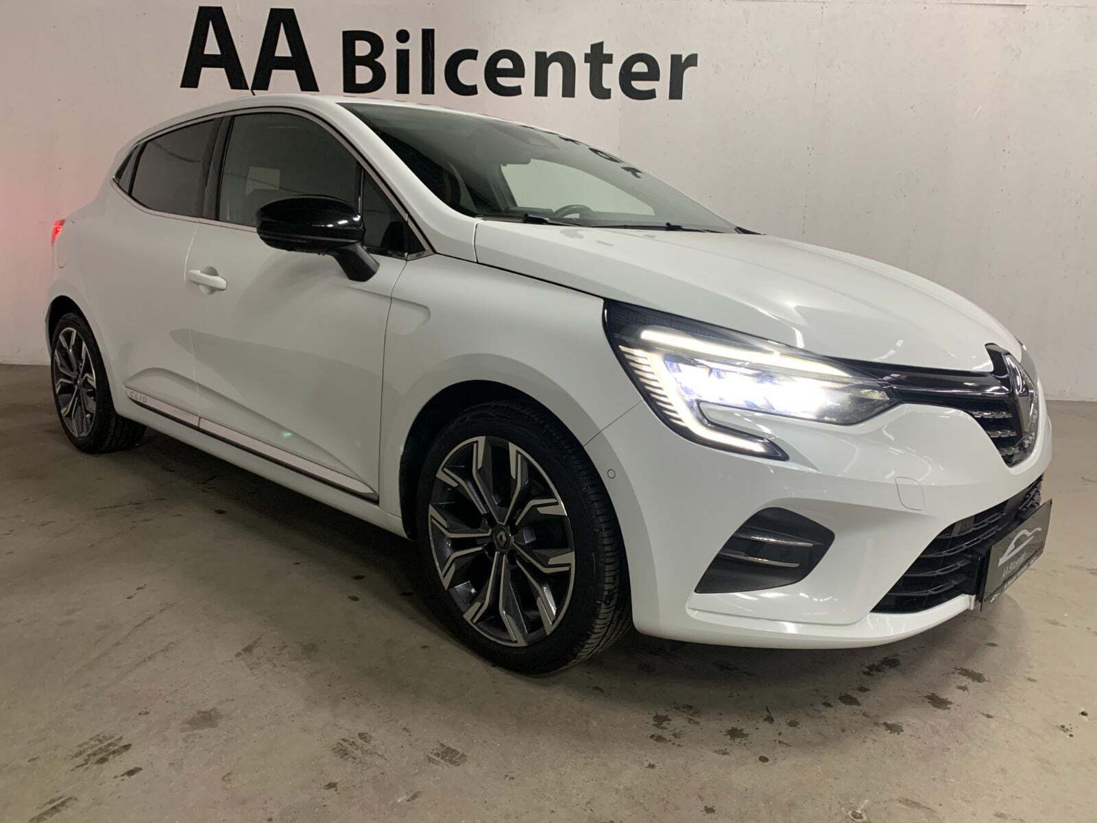 Hvid Renault Clio V fra 2021