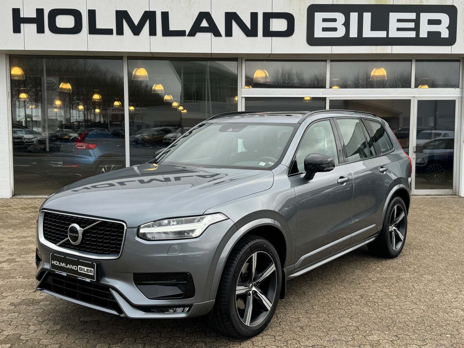 Grå Volvo XC90 fra 2020