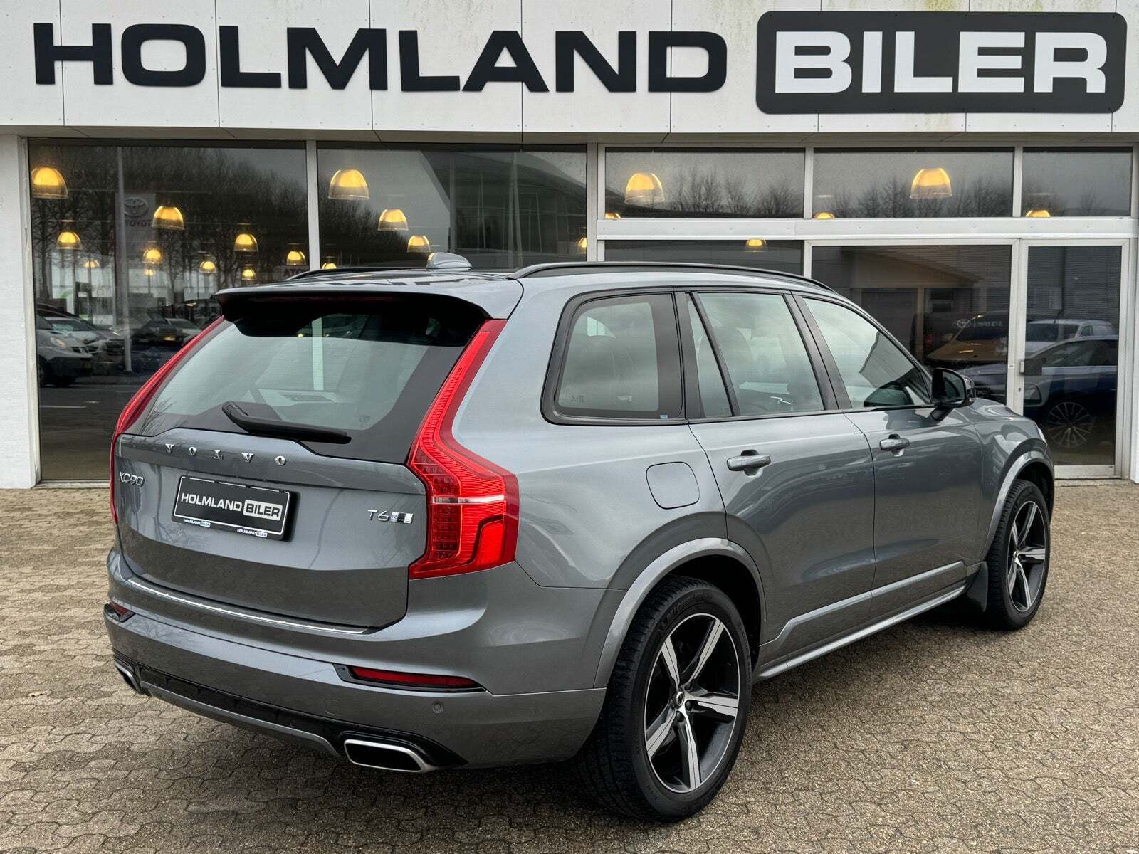 Grå Volvo XC90 fra 2020
