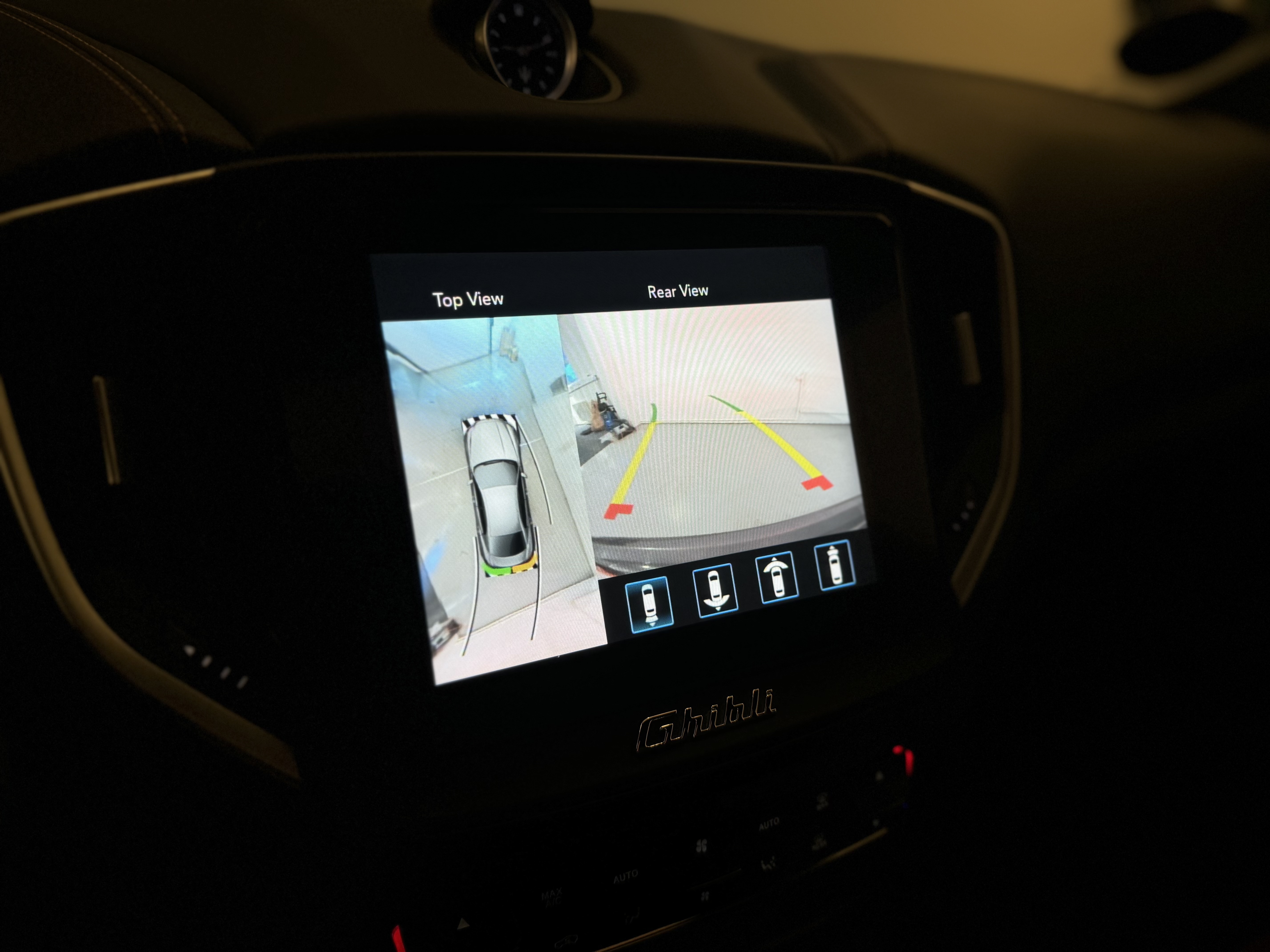 Grå Maserati Ghibli fra 2018