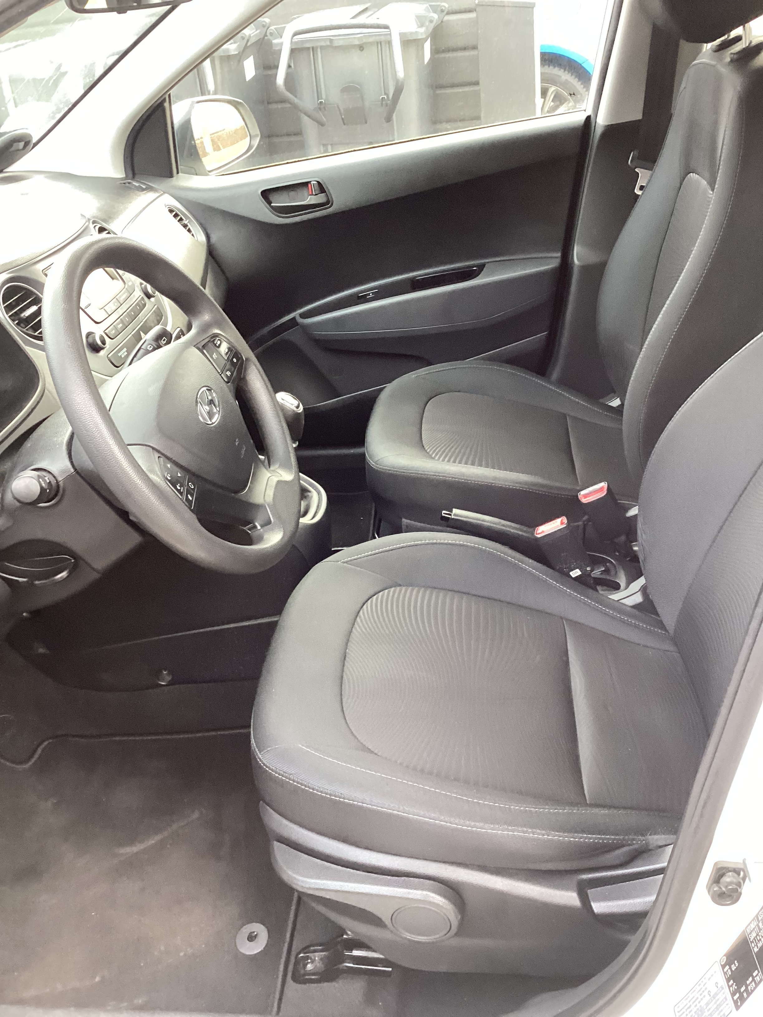 Hvid Hyundai i10 fra 2017