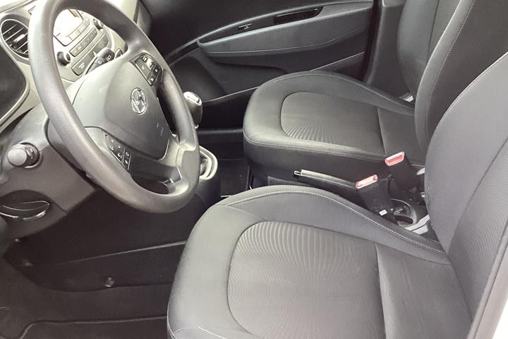 Hvid Hyundai i10 fra 2017
