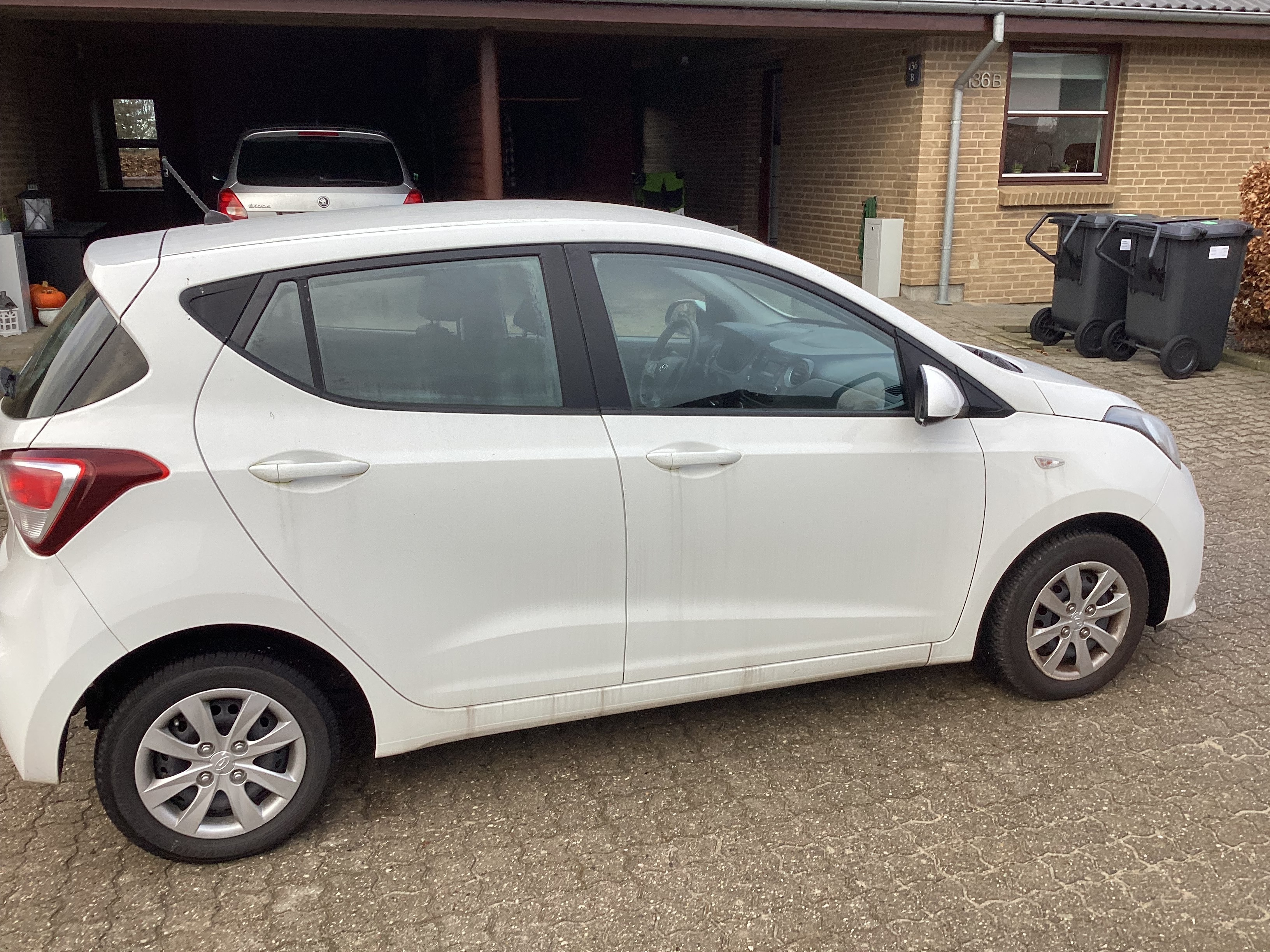 Hvid Hyundai i10 fra 2017
