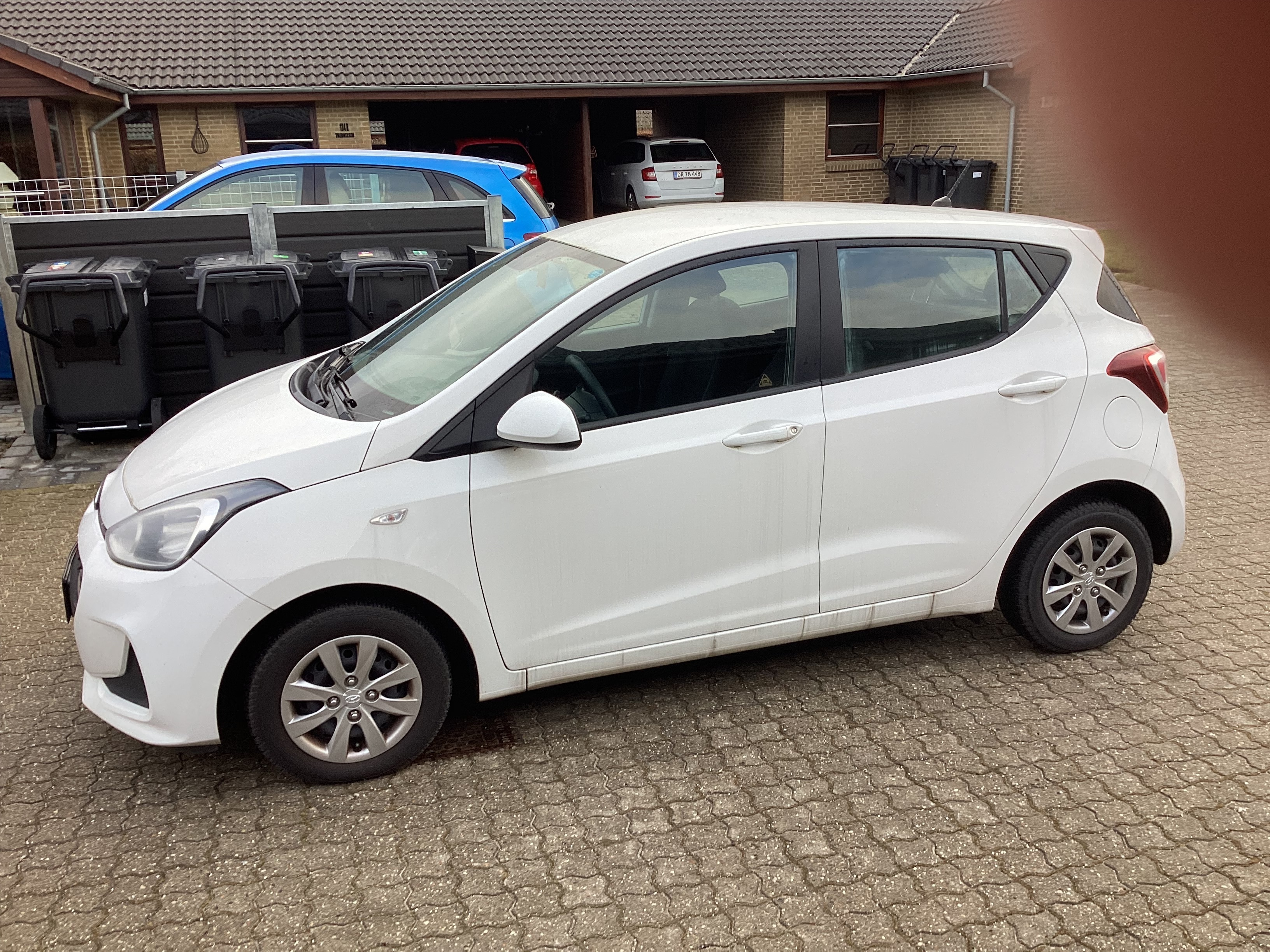 Hvid Hyundai i10 fra 2017