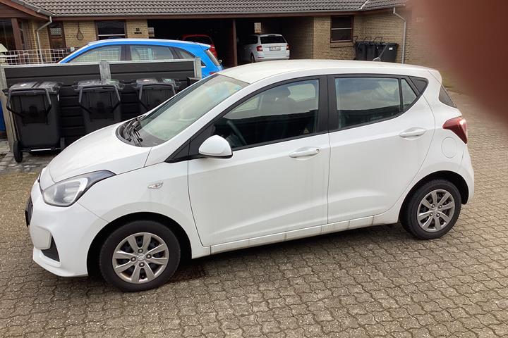 Hvid Hyundai i10 fra 2017