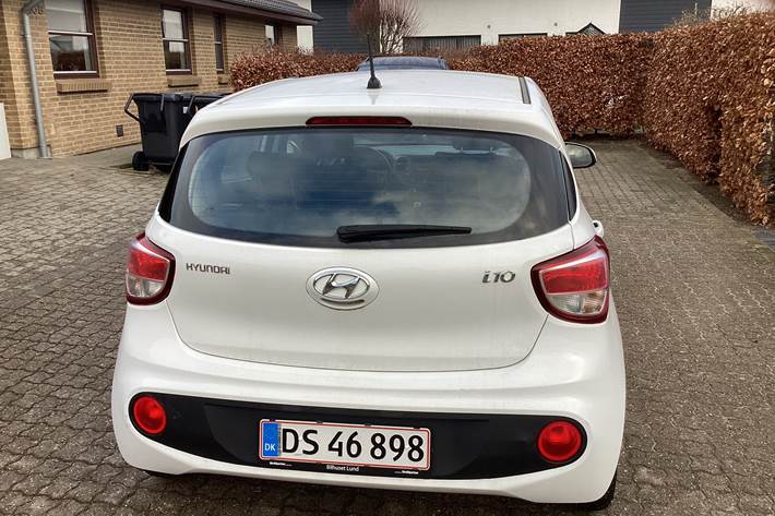 Hvid Hyundai i10 fra 2017