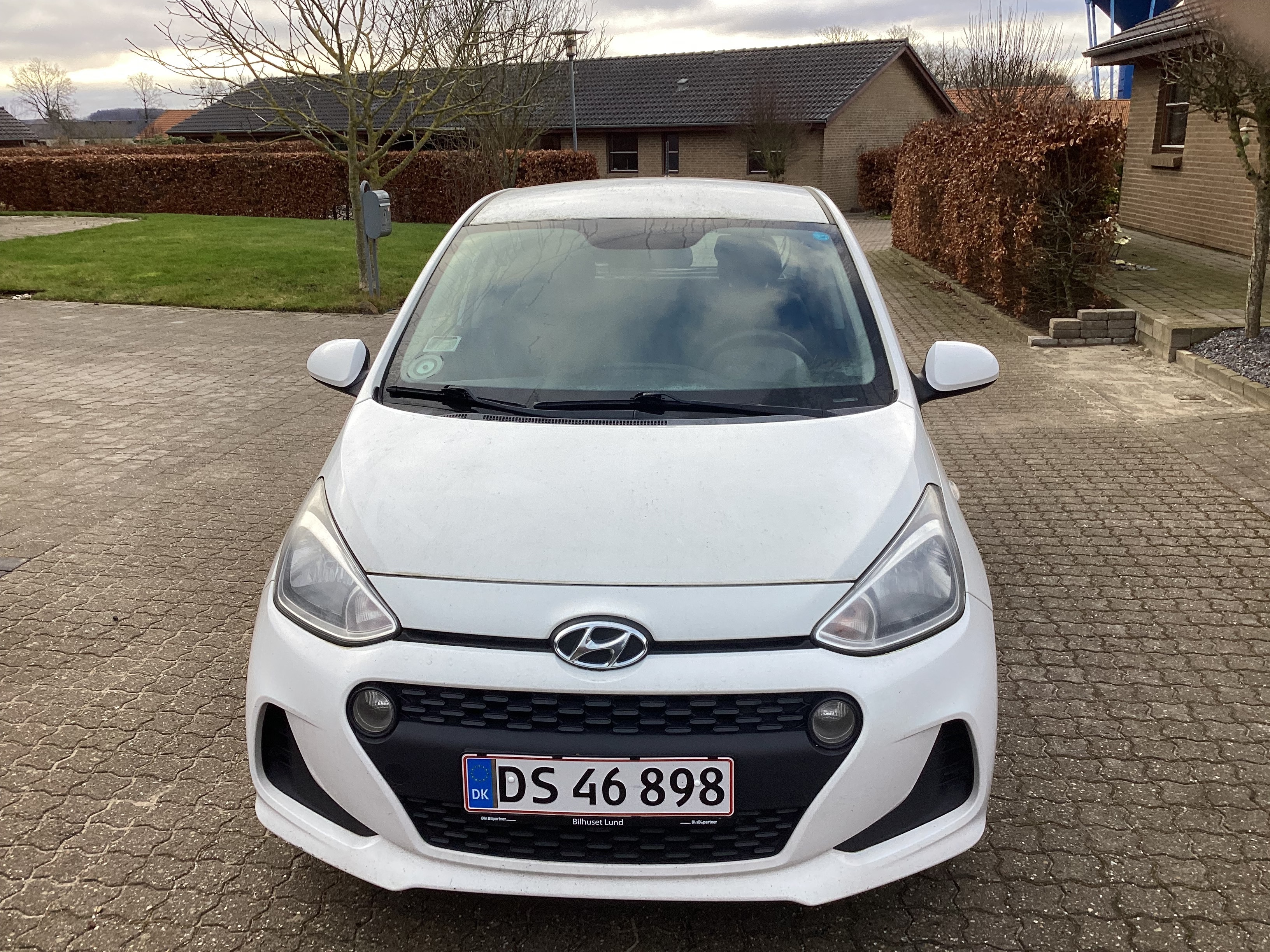 Hvid Hyundai i10 fra 2017