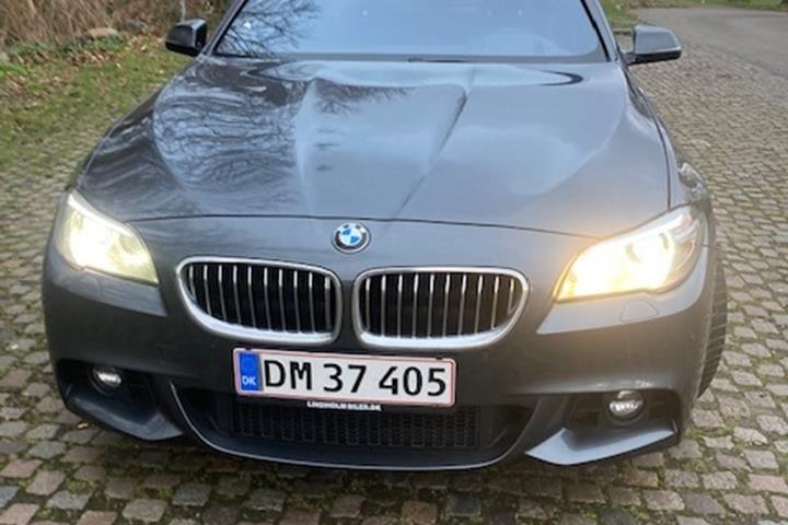 Grå BMW 530 fra 2015