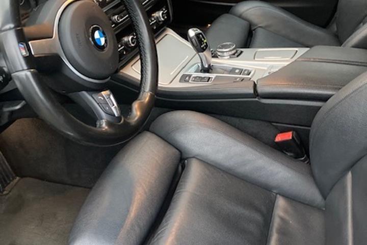 Grå BMW 530 fra 2015