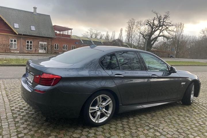 Grå BMW 530 fra 2015