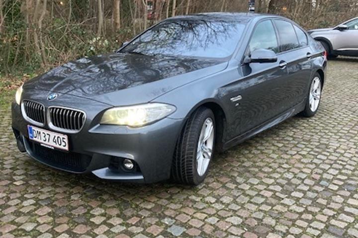 Grå BMW 530 fra 2015