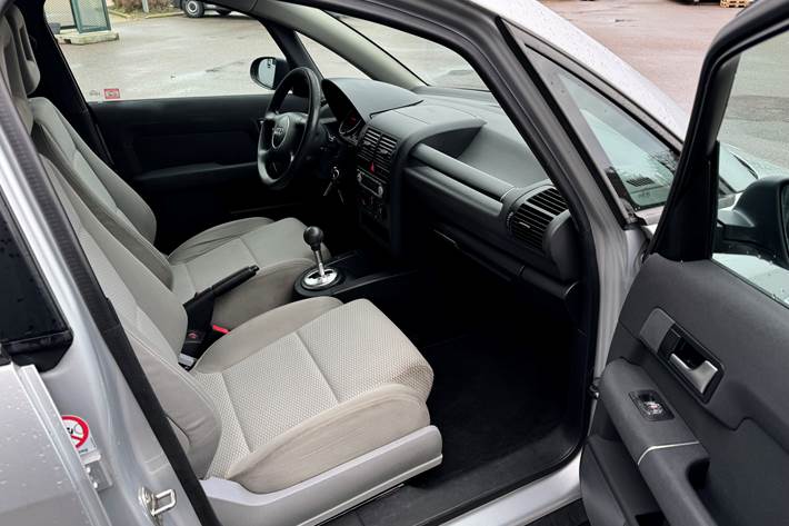 Sølv Audi A2 fra 2001