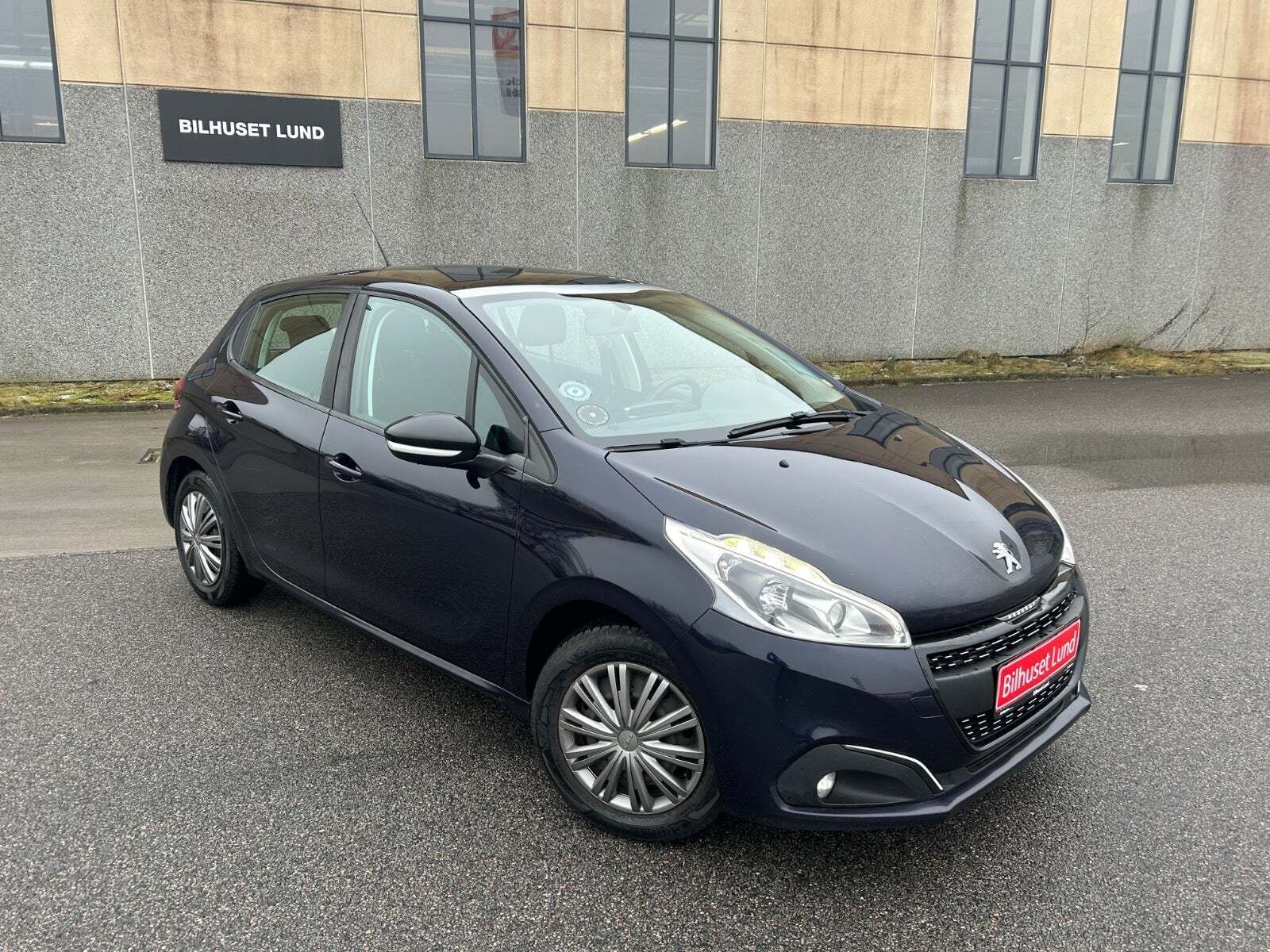 Blå Peugeot 208 fra 2018