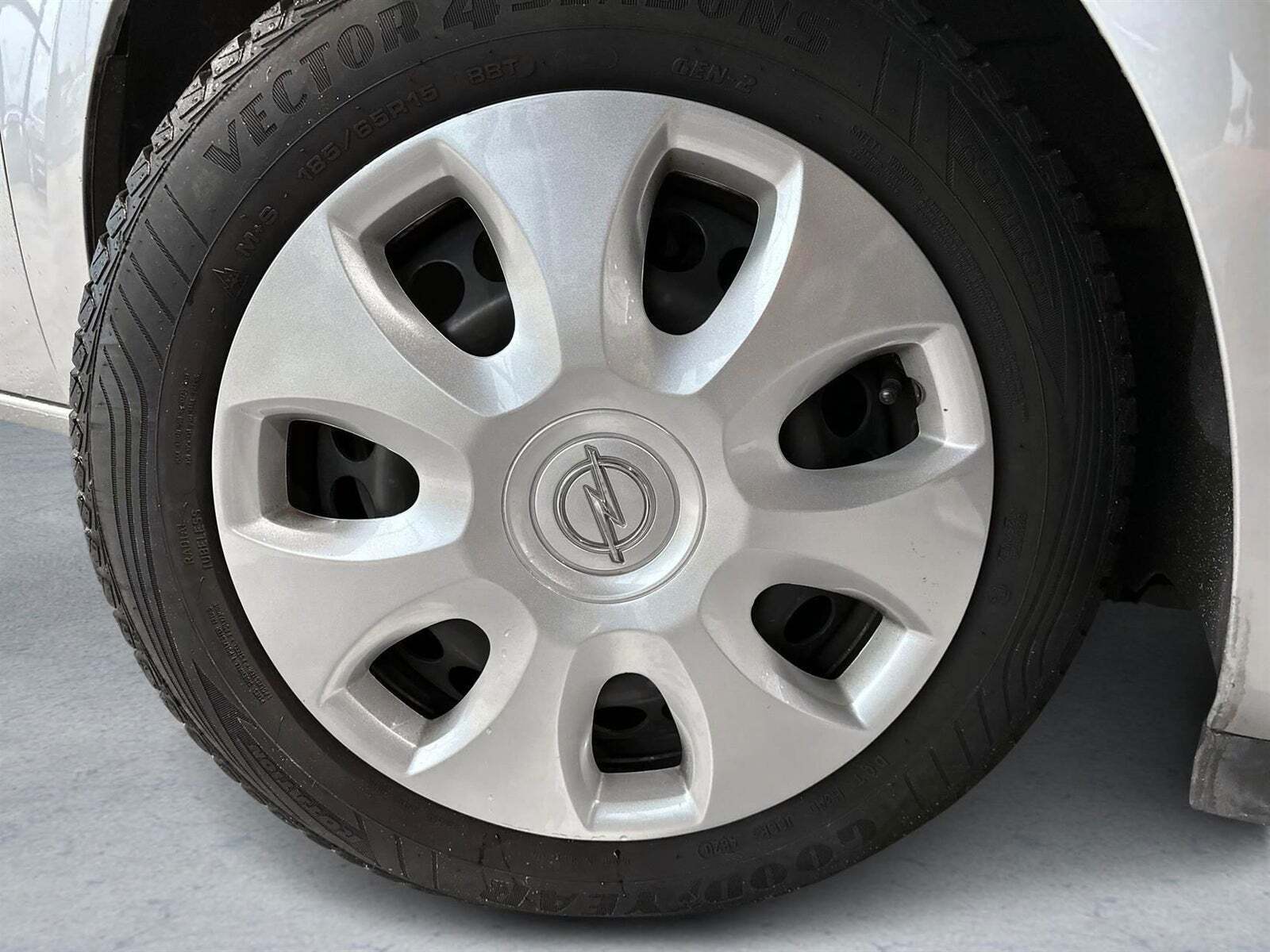 Sølv Opel Corsa fra 2019