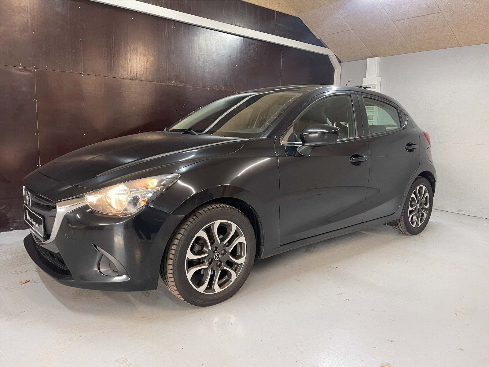 Sort Mazda 2 fra 2015