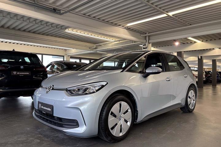 Sølv VW ID.3 fra 2024 set udefra