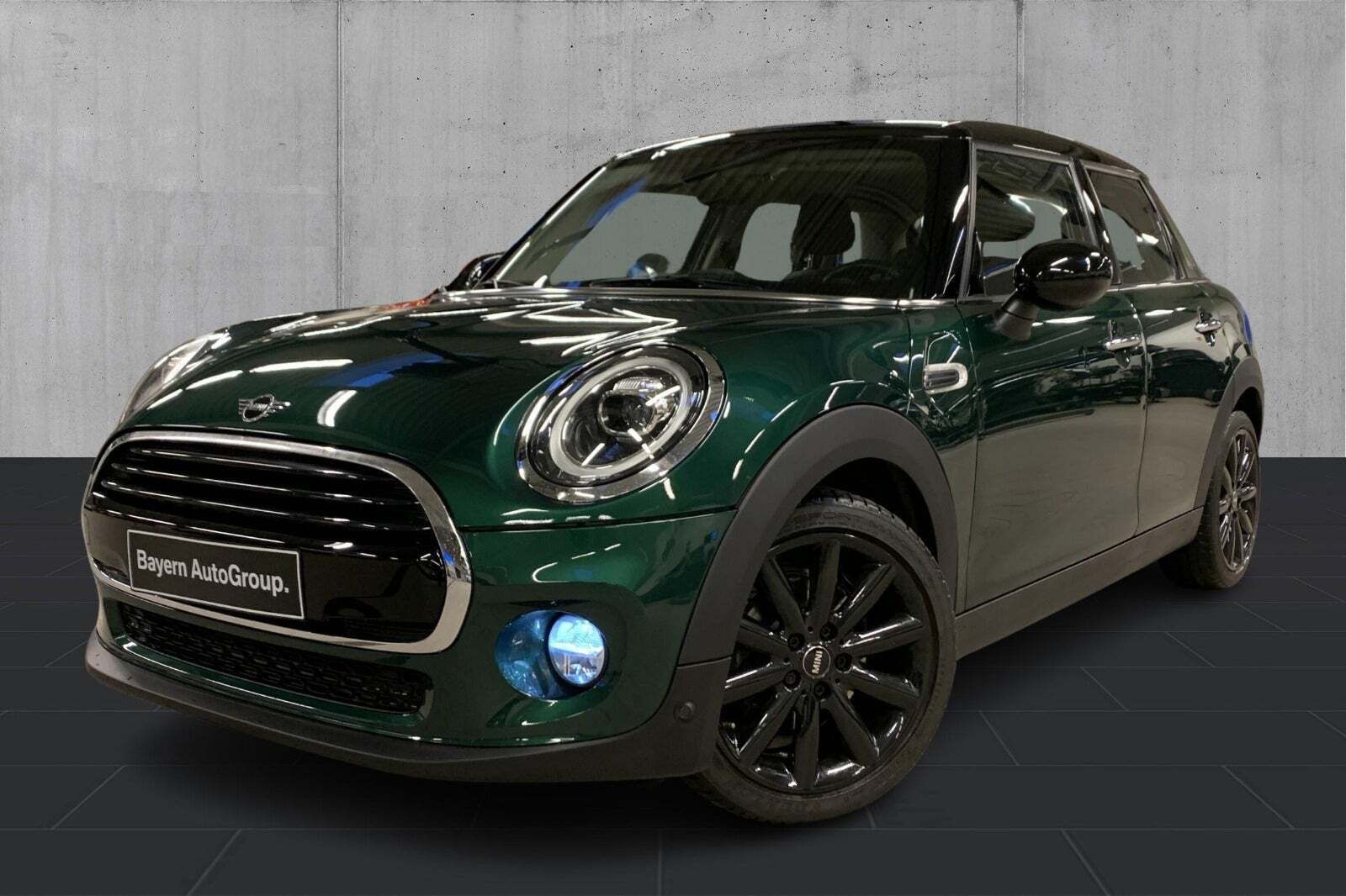 Grøn Mini Cooper fra 2018 set udefra