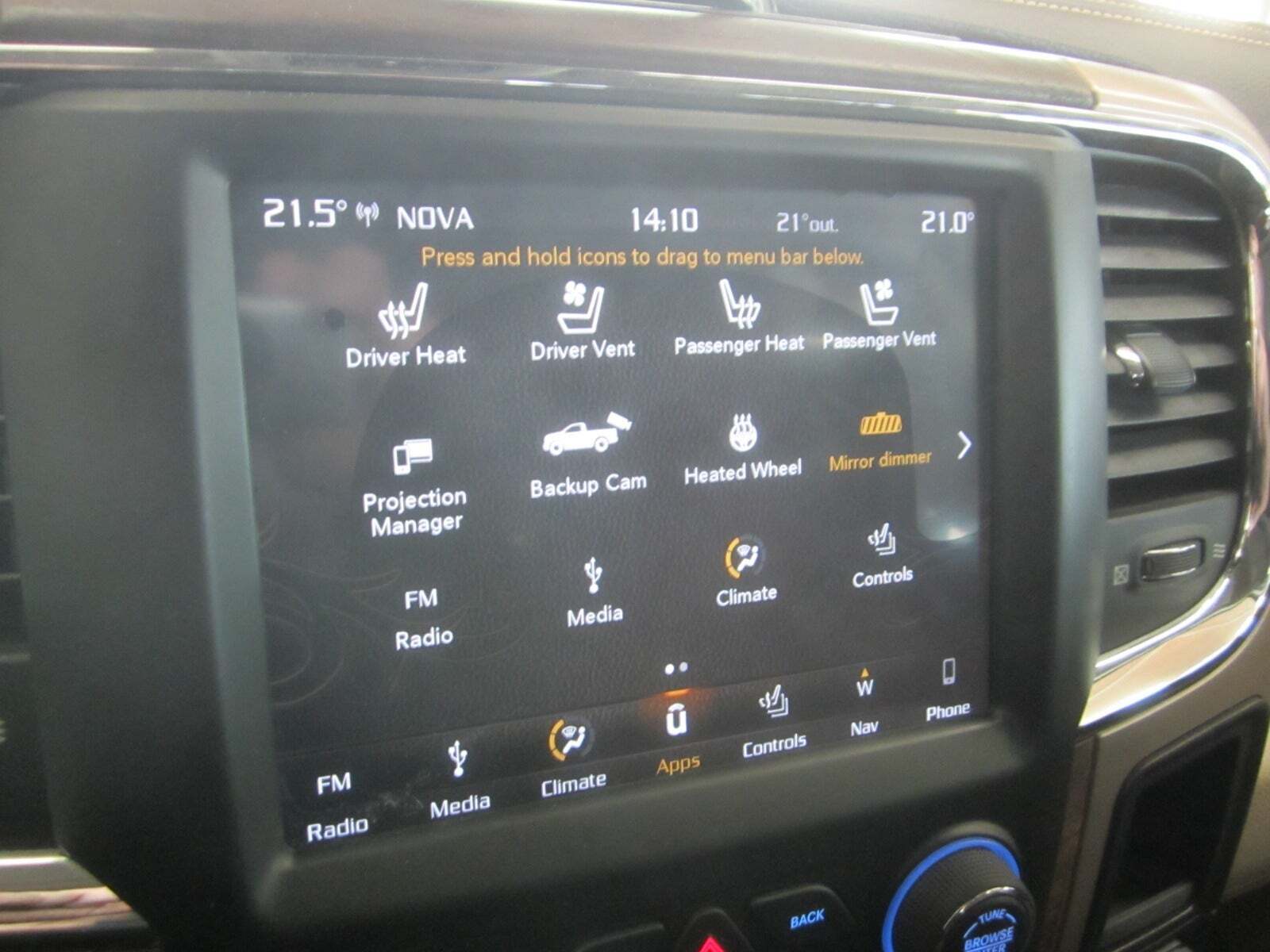 Grå Dodge RAM 1500 fra 2018 set indefra