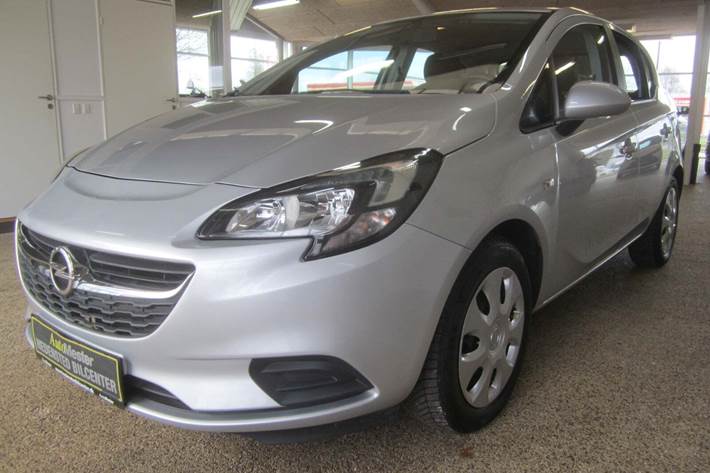 Sølv Opel Corsa fra 2017 set udefra