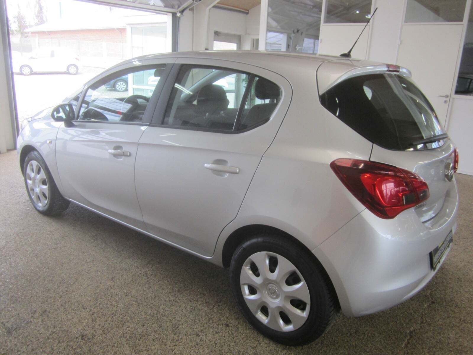 Sølv Opel Corsa fra 2017