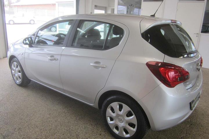 Sølv Opel Corsa fra 2017