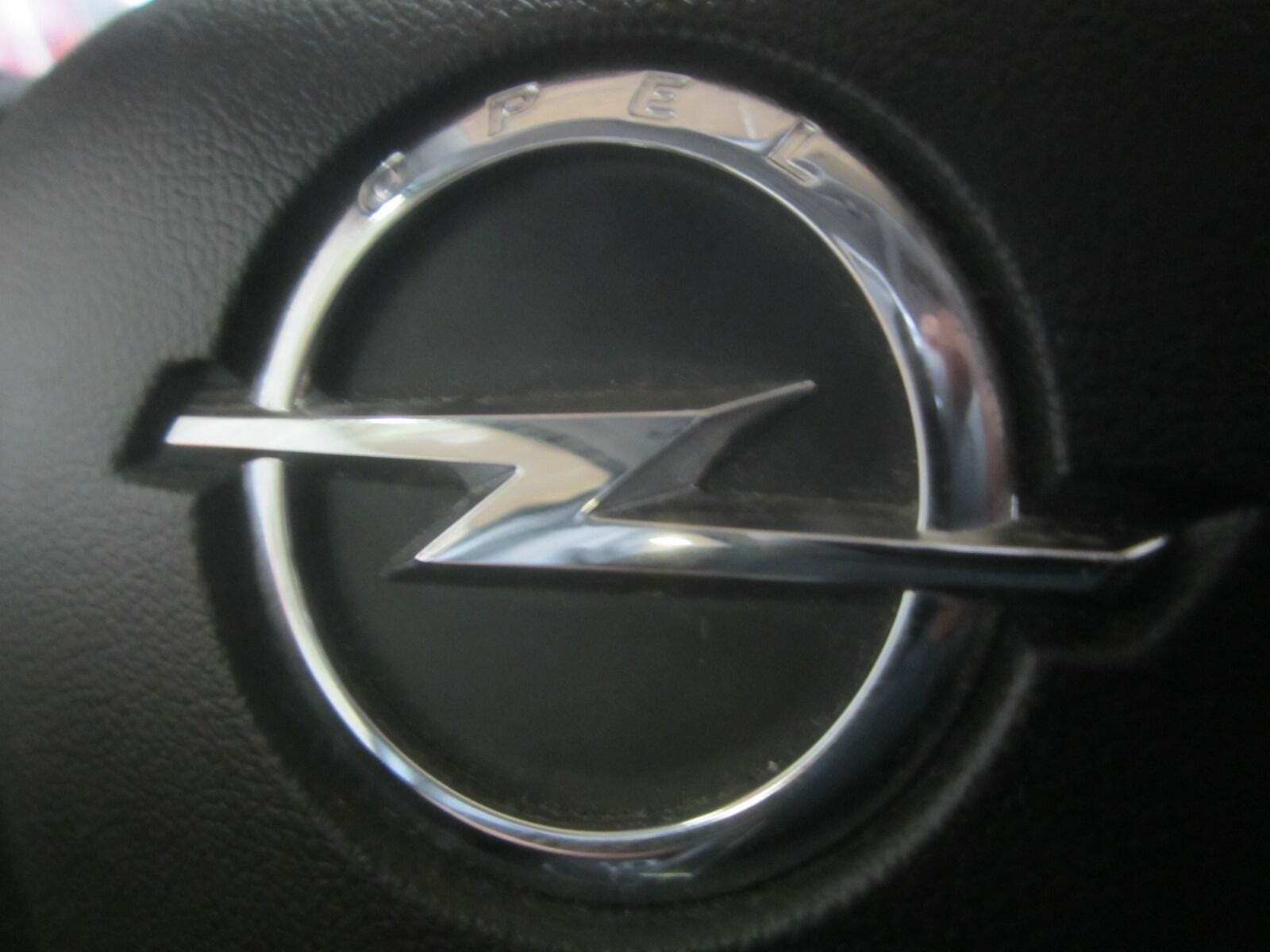 Sølv Opel Corsa fra 2017 set indefra
