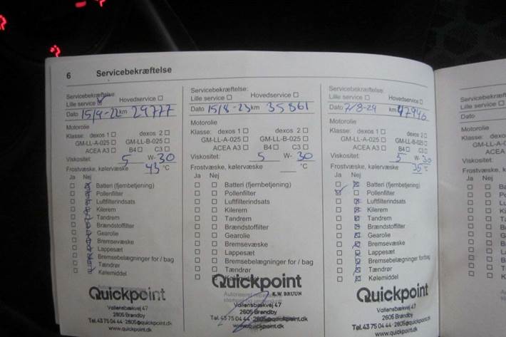 Sølv Opel Corsa fra 2017 set indefra