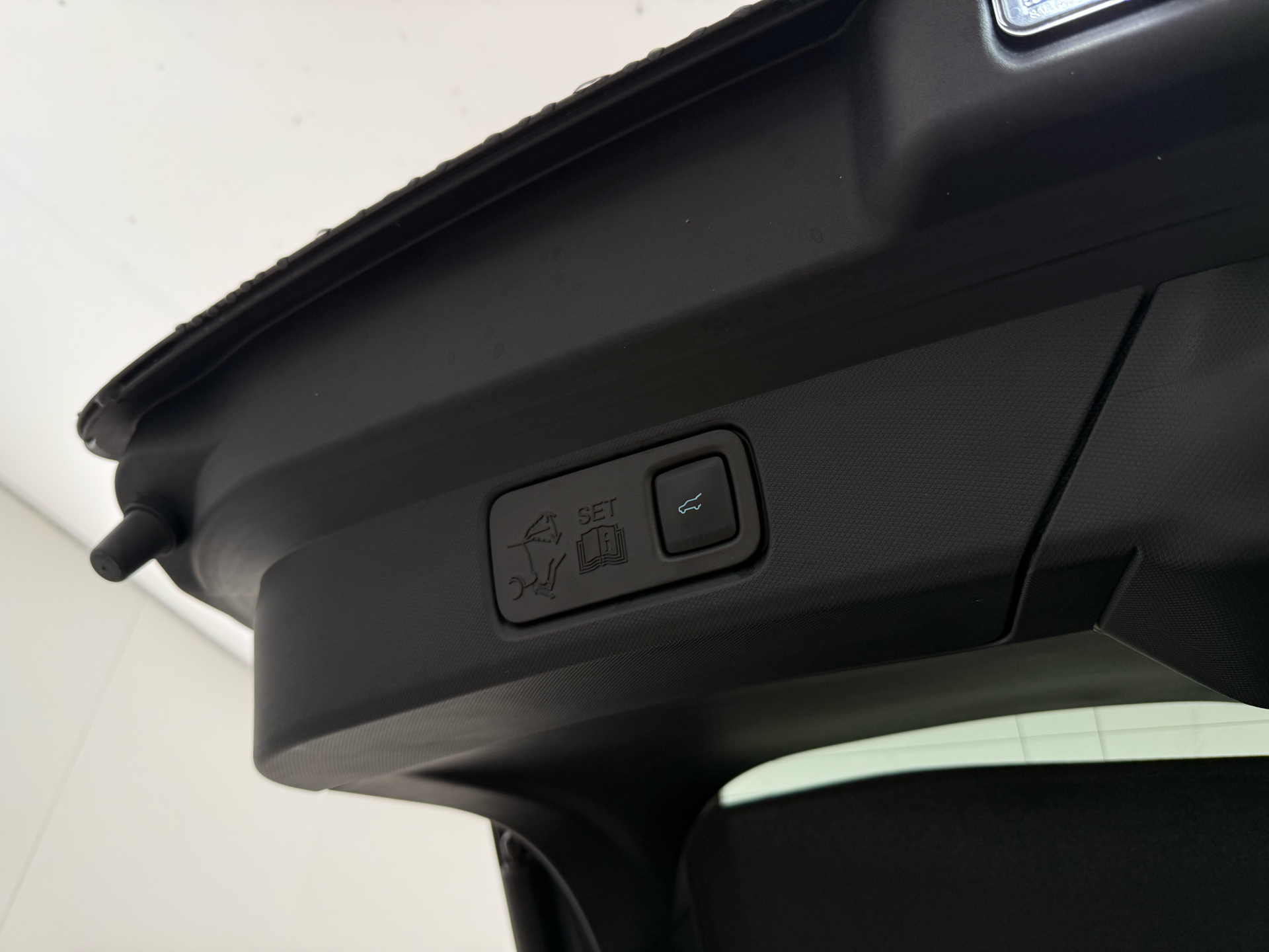 Grå Ford Mustang Mach-E fra 2023